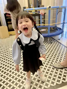 Celebrity Daughter's High Earnings and Her Elaborate Preschool Hairstyles - image 3