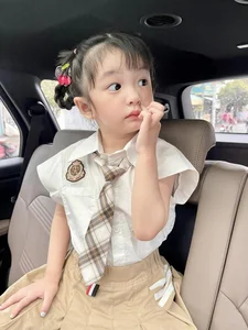 Celebrity Daughter's High Earnings and Her Elaborate Preschool Hairstyles - image 9