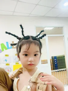 Celebrity Daughter's High Earnings and Her Elaborate Preschool Hairstyles - image 14