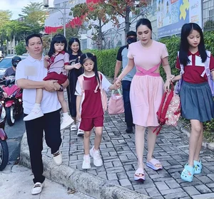 Celebrity Daughter's High Earnings and Her Elaborate Preschool Hairstyles - image 15