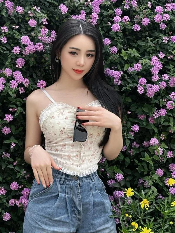 Actress Quynh Kool Sheds Conservative Onscreen Persona for Glamorous Look