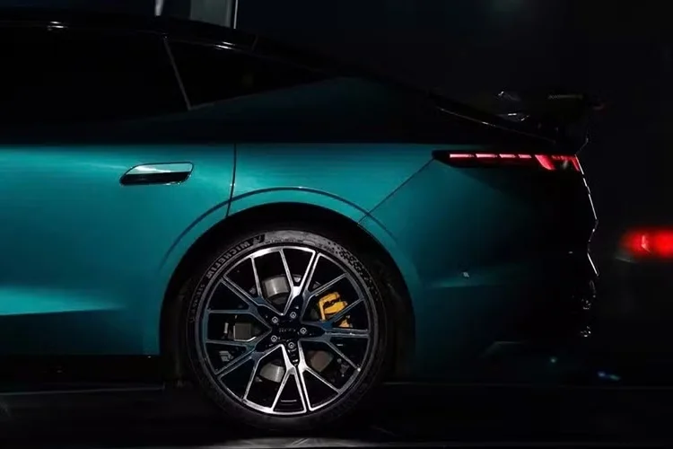 Lynk & Co 10 Official Debut: Breakthrough Ultra-Fast Charging from 0 to 80% in 5.5 Minutes
