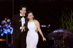 V-Pop Legends Reunite in Emotional Rain-Drenched Concert - image 2