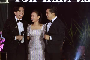 V-Pop Legends Reunite in Emotional Rain-Drenched Concert - image 3