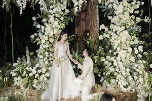 Actress Midu Captivates Fans with Romantic Da Lat Wedding Photos - image 3