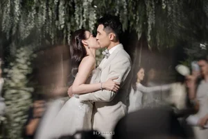 Actress Midu Captivates Fans with Romantic Da Lat Wedding Photos - image 0