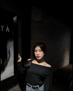 Vietnam’s Football Star Thanh Nhã Stuns Fans with Elegant Glamour Photoshoot - image 5