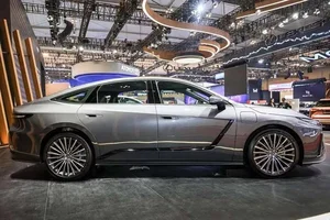 Lexus ES 2026 Debuts in Southeast Asia Starting at $75k, Anticipated Arrival in Vietnam - image 1