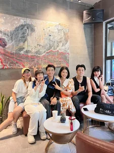 Behind the Scenes: Cute Moments with the Gen Z Cast of 'Di Giua Troi Ruc Ro' - image 26
