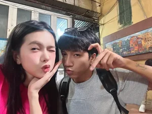 Behind the Scenes: Cute Moments with the Gen Z Cast of 'Di Giua Troi Ruc Ro' - image 21