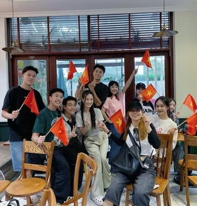 Behind the Scenes: Cute Moments with the Gen Z Cast of 'Di Giua Troi Ruc Ro' - image 14