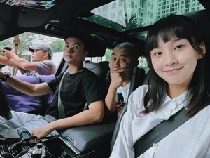 Behind the Scenes: Cute Moments with the Gen Z Cast of 'Di Giua Troi Ruc Ro' - image 15