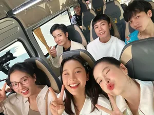Behind the Scenes: Cute Moments with the Gen Z Cast of 'Di Giua Troi Ruc Ro' - image 4