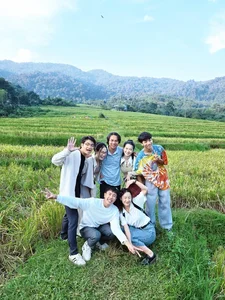 Behind the Scenes: Cute Moments with the Gen Z Cast of 'Di Giua Troi Ruc Ro' - image 18