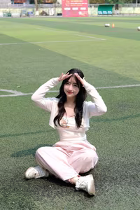 Viral 'Hot Girl' Teacher: Captivating Beauty & Style in Her Latest Look - image 3