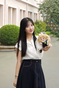 Viral 'Hot Girl' Teacher: Captivating Beauty & Style in Her Latest Look - image 5