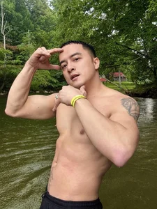 Quynh Kool's Bold New Look and Luong Thanh's Adventurous Travel Diary - image 0