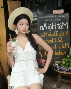 Mukbang Star Captivates Fans with Hoi An Photoshoot - image 4