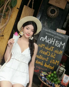 Mukbang Star Captivates Fans with Hoi An Photoshoot - image 8