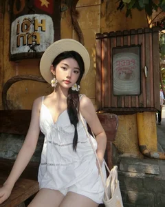 Mukbang Star Captivates Fans with Hoi An Photoshoot - image 6