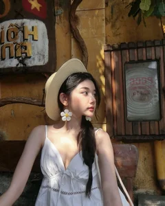 Mukbang Star Captivates Fans with Hoi An Photoshoot - image 7