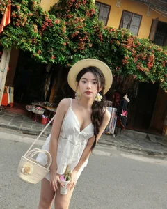 Mukbang Star Captivates Fans with Hoi An Photoshoot - image 3