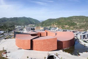 The Maiji Mountain Visitor Center: Minimalist Architecture Amidst Ancient Heritage - image 7