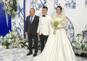 Coach Park Hang-seo Joins Quang Hai’s Wedding Celebration While Philippe Troussier’s Absence Sparks Departure Rumors - image 3