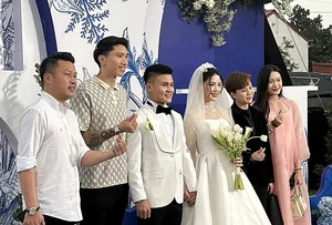 Coach Park Hang-seo Joins Quang Hai’s Wedding Celebration While Philippe Troussier’s Absence Sparks Departure Rumors - image 2