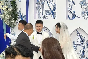 Coach Park Hang-seo Joins Quang Hai’s Wedding Celebration While Philippe Troussier’s Absence Sparks Departure Rumors - image 4