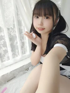 Capturing Elegance: Shi Wan Zhen Zhi Fu Te in a Modern Maid Visual Aesthetic - image 7