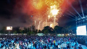 Spectacular Fireworks Display Marks the Grand Opening of Summer Tourism in Binh Dinh, Vietnam - image 6