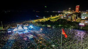 Spectacular Fireworks Display Marks the Grand Opening of Summer Tourism in Binh Dinh, Vietnam - image 2