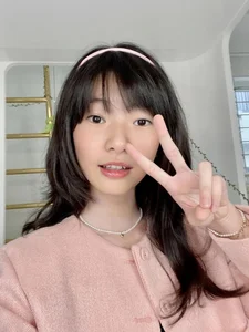 MC Thanh Thao’s 15-Year-Old Daughter Stuns Fans with Pure and Radiant Beauty - image 1