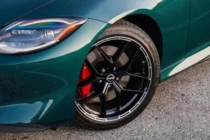 2027 Nissan Z Debuts with Manual Transmission and Updated Pricing - image 2