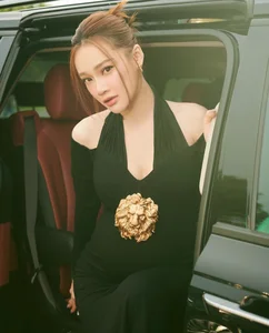 Bold and Beautiful: How Vietnamese Celebrities Are Redefining Modern Maternity Fashion Trends with Confidence - image 1