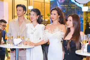 Hà Anh and Thu Hoài: A Masterclass in Red Carpet Sophistication - image 6