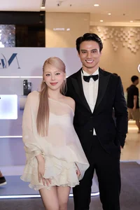 Hà Anh and Thu Hoài: A Masterclass in Red Carpet Sophistication - image 5