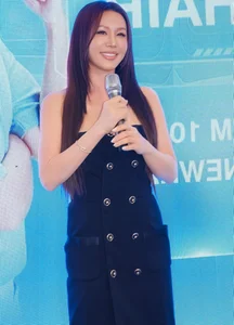 Hà Anh and Thu Hoài: A Masterclass in Red Carpet Sophistication - image 3