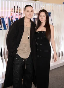 Hà Anh and Thu Hoài: A Masterclass in Red Carpet Sophistication - image 2