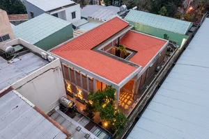 Hidden Oasis: The L-Shaped House in Tam Ky That Defies Narrow Alley Constraints - image 3