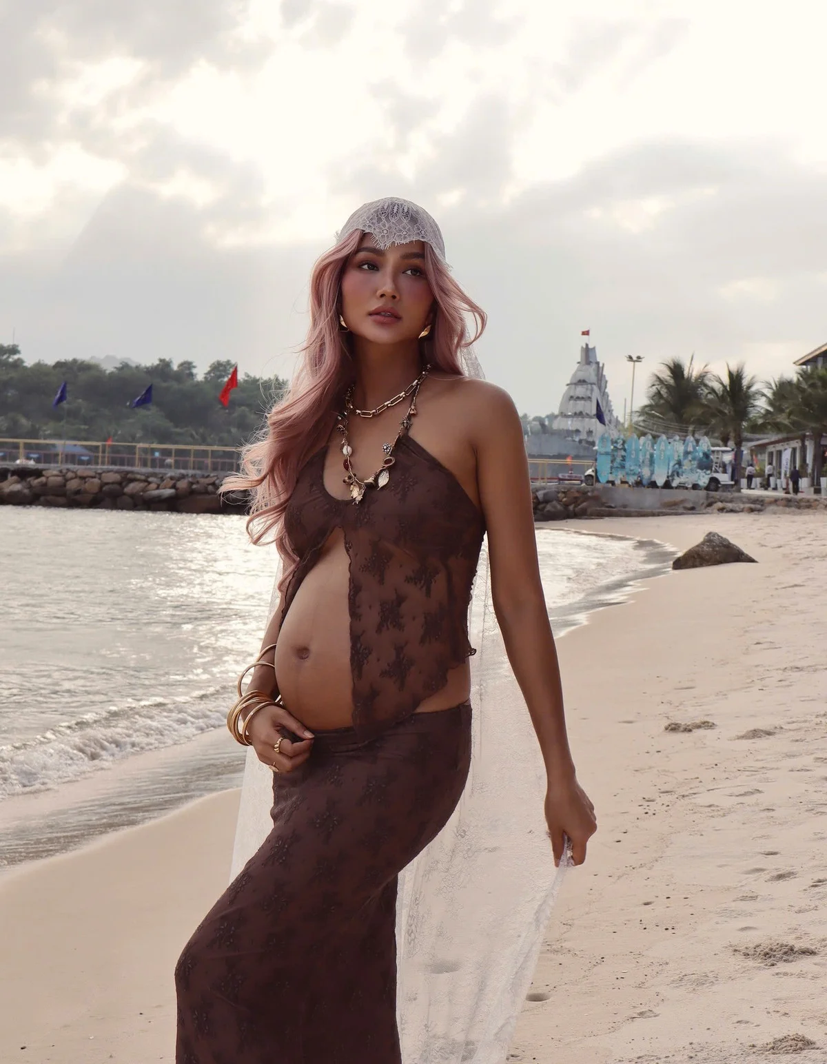 H’Hen Niê’s Daring Pregnancy Photoshoot: The Most Stylish Mom-to-Be in Vbiz