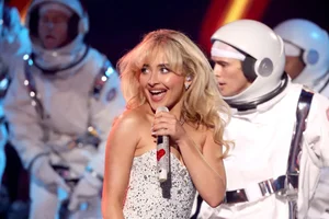 Hollywood 2024: A Year in Review of Blockbusters, Awards, and Cultural Moments - image 2