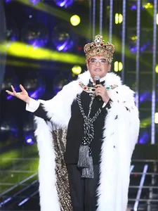 MC Thanh Bach’s Transformation: A Deep Dive into the Iconic TV Host’s Refreshed Look and Bold Fashion Choices - image 2