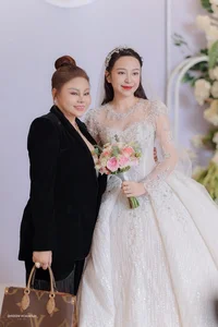 Inside the Star-Studded Wedding of Actress Kim Oanh and Model Vu Tuan Viet - image 7