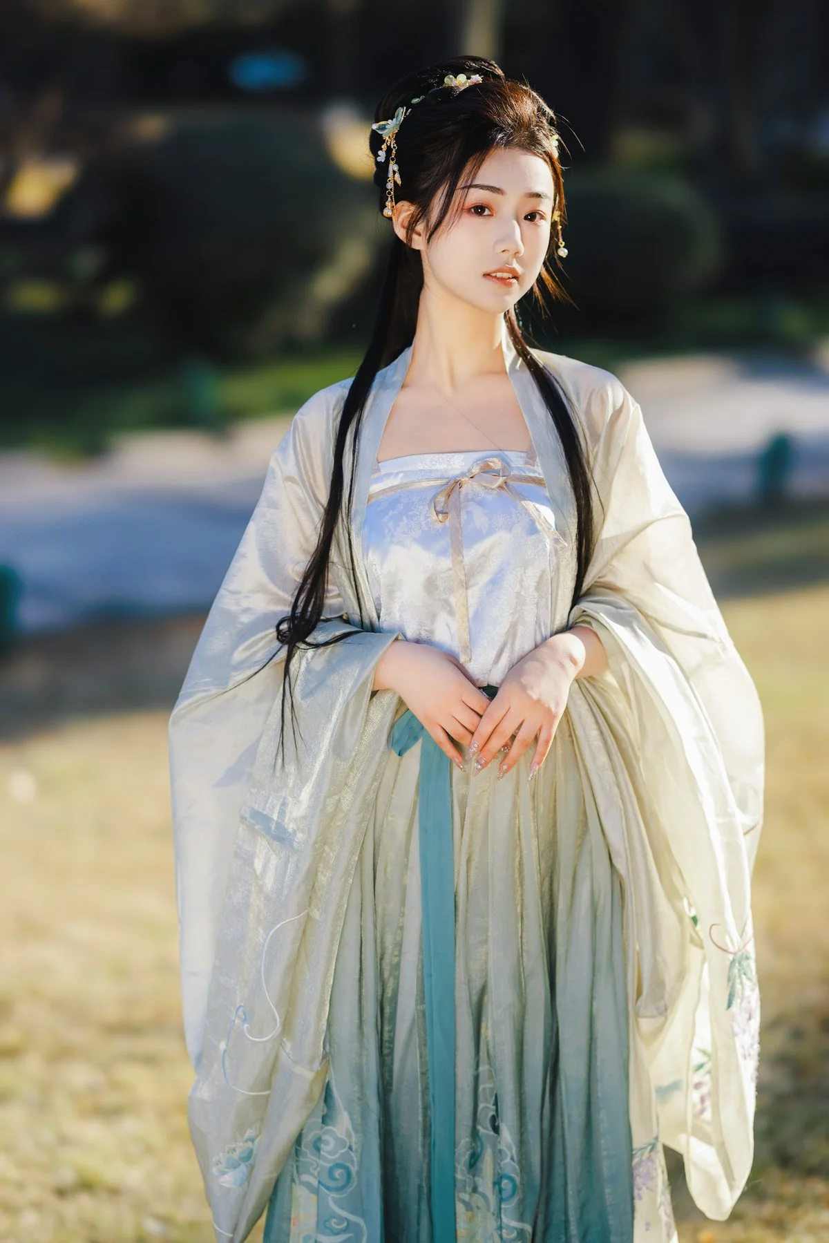 Pei Tong Xue Featured in YiTuYu Art Language Vol.4833 Collection