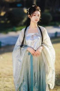 Pei Tong Xue Featured in YiTuYu Art Language Vol.4833 Collection - image 0