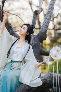 Pei Tong Xue Featured in YiTuYu Art Language Vol.4833 Collection - image 4