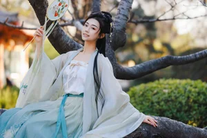 Pei Tong Xue Featured in YiTuYu Art Language Vol.4833 Collection - image 2