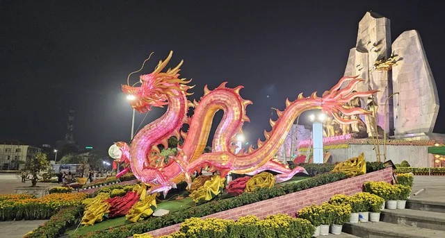 Quang Binh Unveils Stunning 'Song Long Chau Ngoc' Dragon Statues for Tet